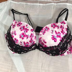 Victoria’s Secret very sexy push up Pigeonnant bra